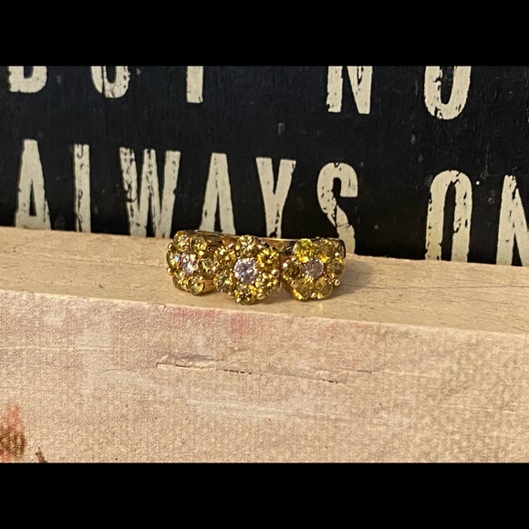 ❌SOLD❌14k yellow diamond and white diamond flower ring in yellow gold - Picture 8 of 9